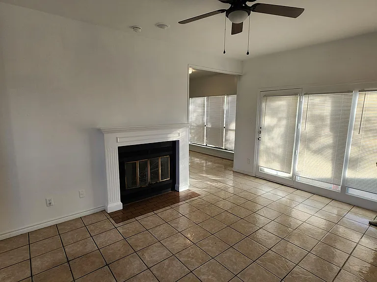429 Benjamin St — Photo 3