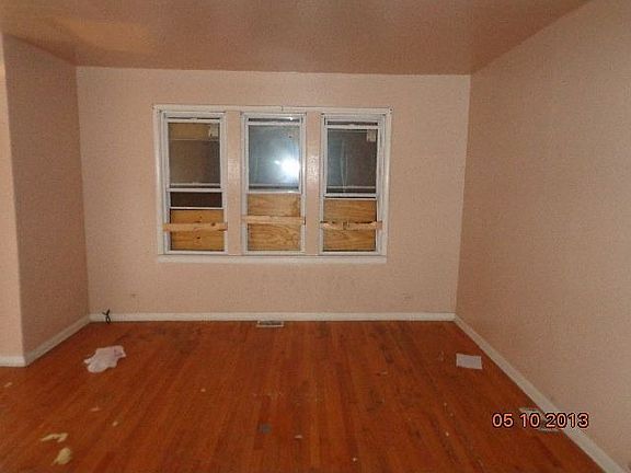 3rd image of 8108 S Winchester Ave