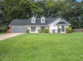 323 Spring Hollow Dr, Deatsville, AL 36022