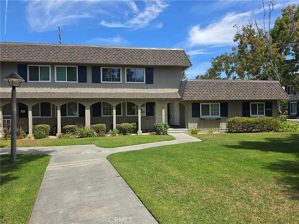 3 bed, 1.5 bath, 1426 sqft, $3,850 — Photo 2