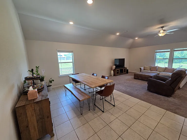 1512 Springtree Dr — Photo 6