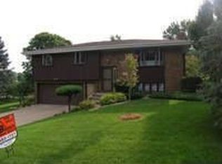 2650 Autumn Dr, Dubuque, IA 52002