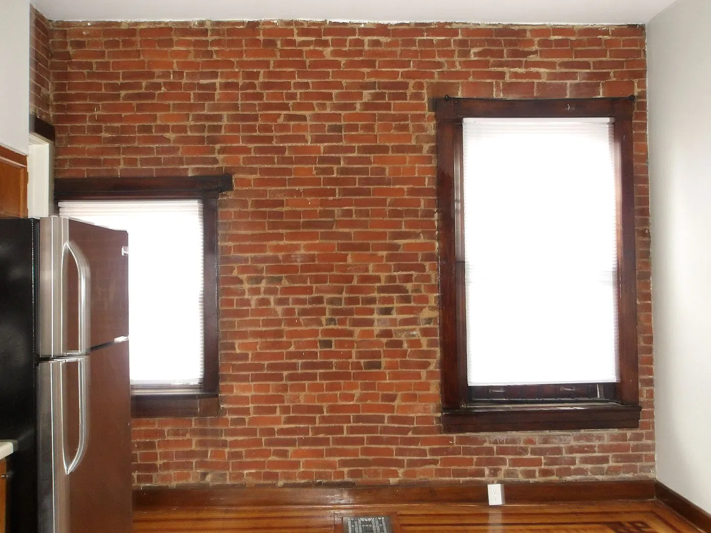 1121 Garvin Pl — Photo 2