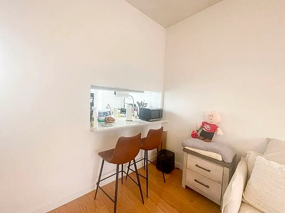 5th image of 320 E 50th St APT 6C