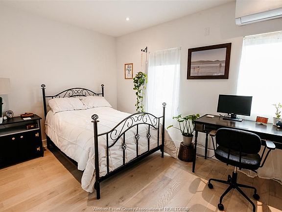 4th image of 788 Gladstone Ave #3