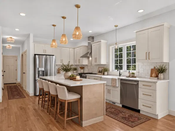 19 Unkety Brook Way, Dunstable, MA 01827