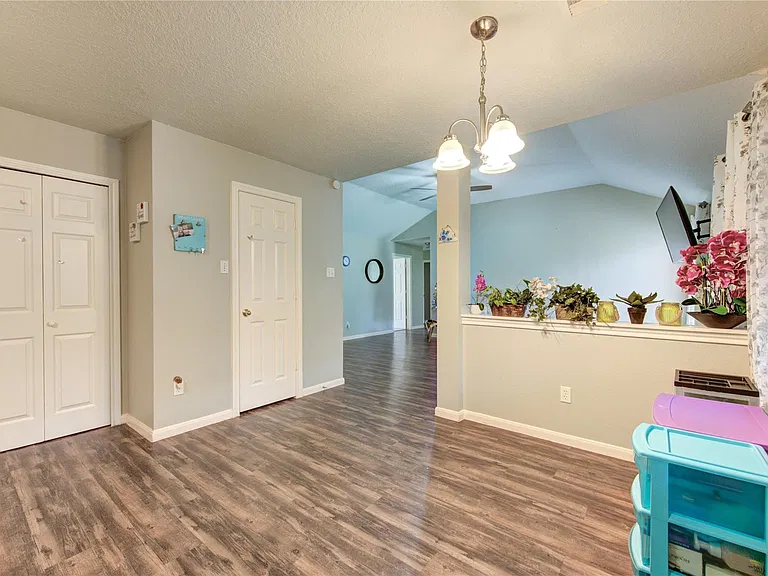 7302 Greenwood Point Dr — Photo 10