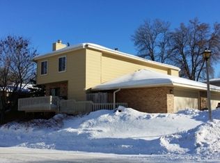 2114 Kings Valley Rd W, Golden Valley, MN 55427