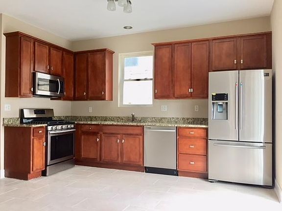 5th image of 828 Elgin Ave