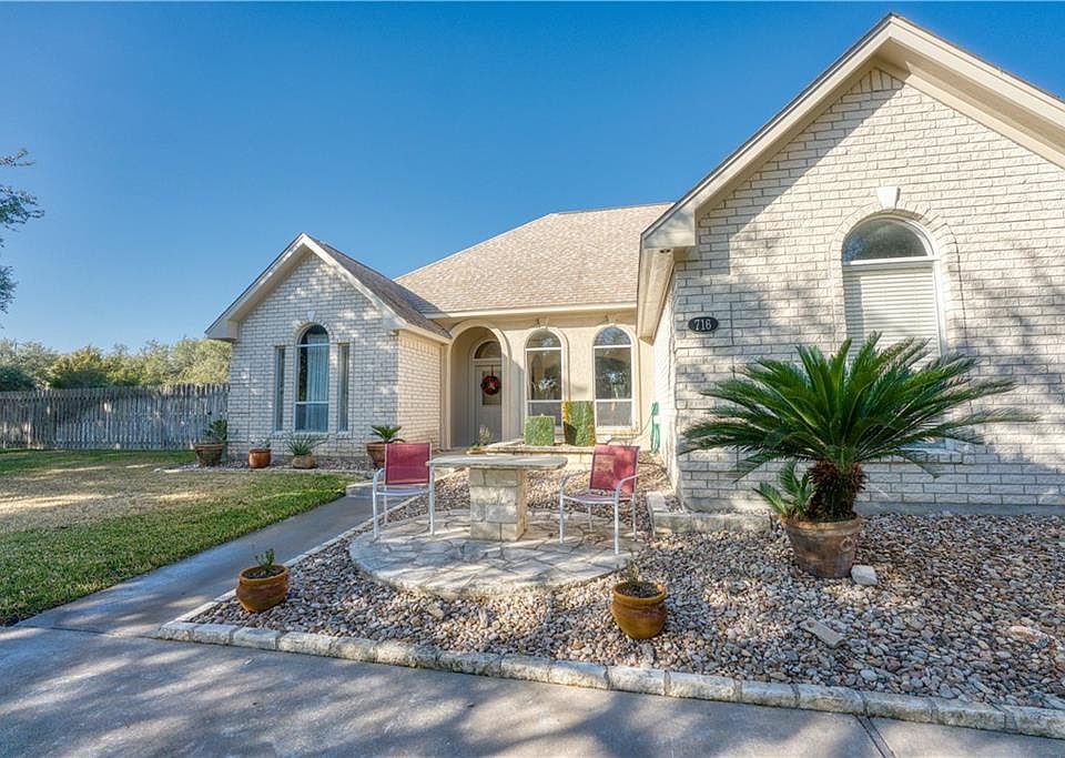 1st image of 716 Liveoak Dr