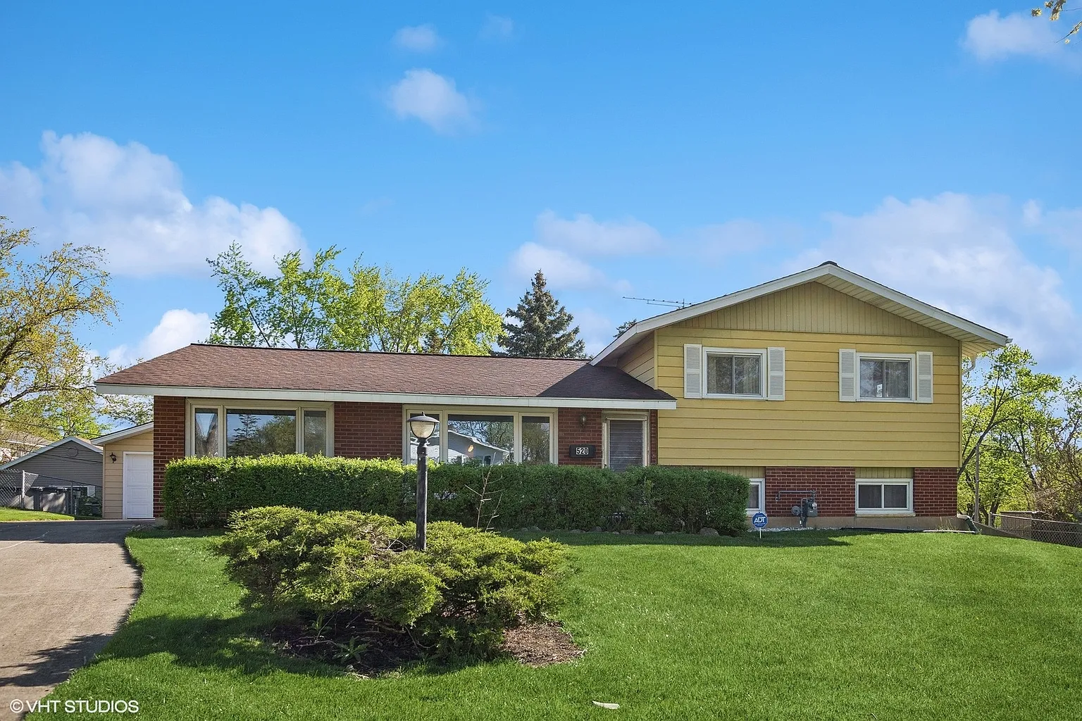 520 Frederick Ln photo 1