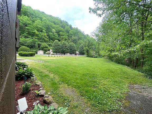 4th image of 2729 Elkhorn Creek Rd