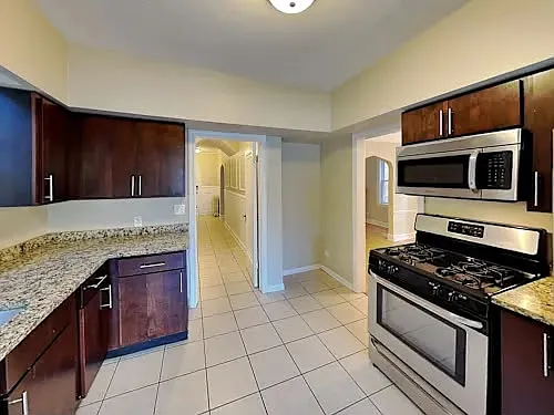 1842 N Nashville Ave — Photo 3