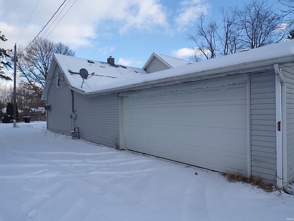 3rd image of 52441 Prescott Ave
