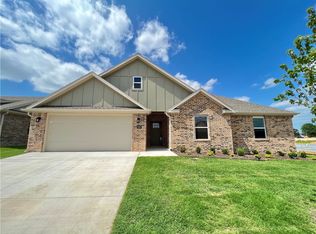 714 Hickory Meadows Ave, Tontitown, AR 72762