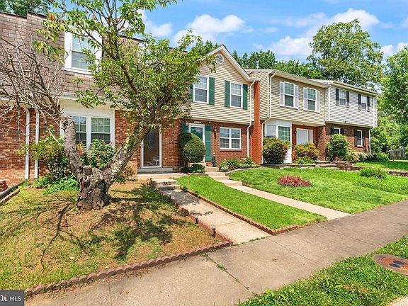 3rd image of 3523 Castle Hill Dr