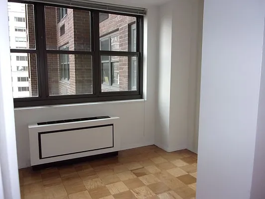 Rented by Carlyle Property Management | media 10