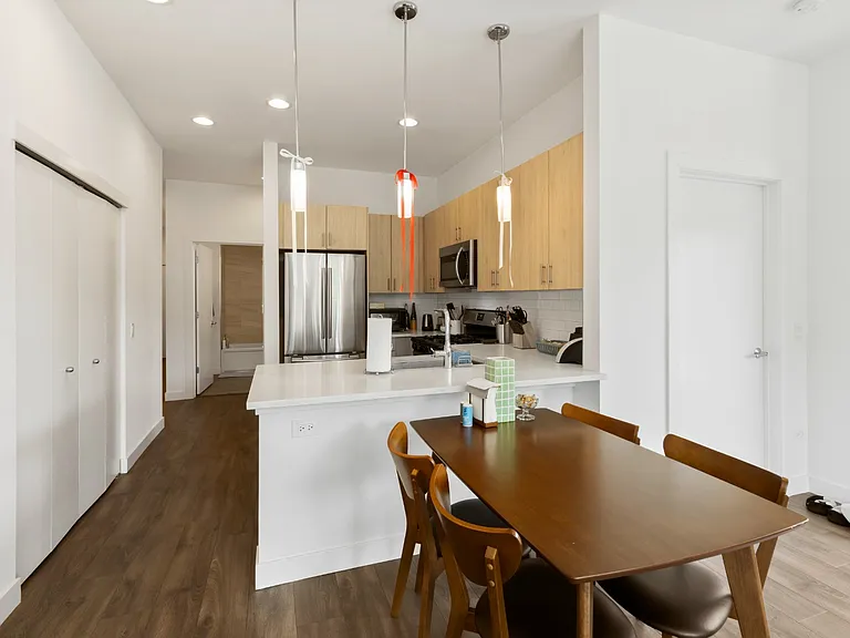 1509 N Western Ave #203 — Photo 3