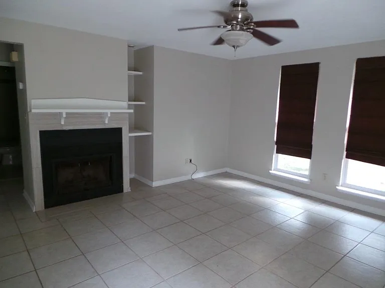 1506 Twin Lakes Cir — Photo 2