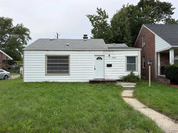 15645 Semrau Ave, Eastpointe, MI 48021