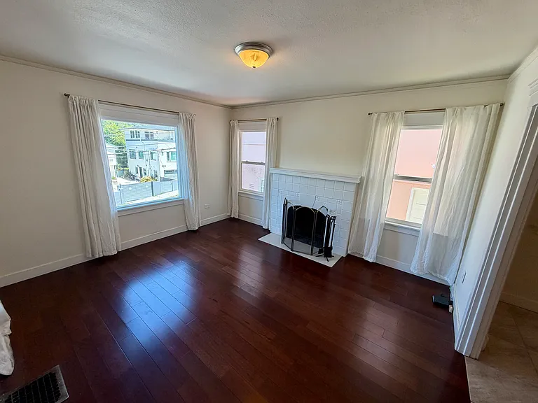 627 Hillsborough St #633 — Photo 2