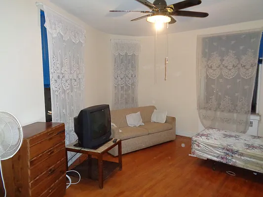 Sold by Thomas Lipovetsky, LREB | media 30