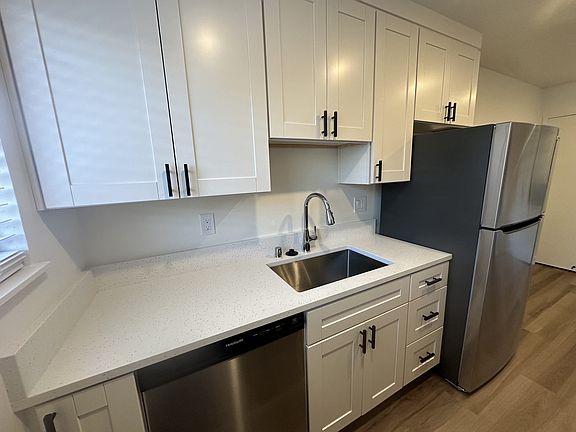 2nd image of 3771 Miramar Way APT 5