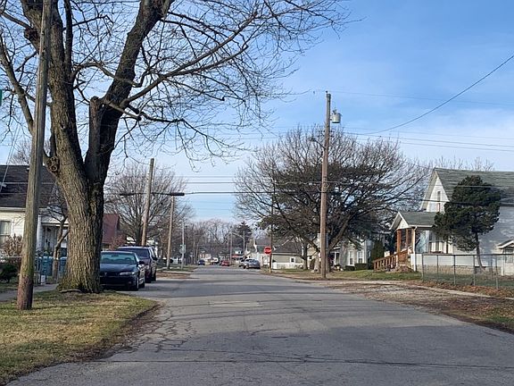 5th image of 802 Salamonie Ave