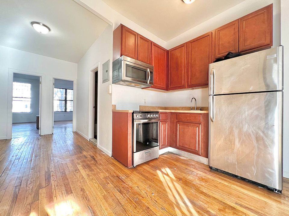 1st image of 851 Lincoln Pl APT 2