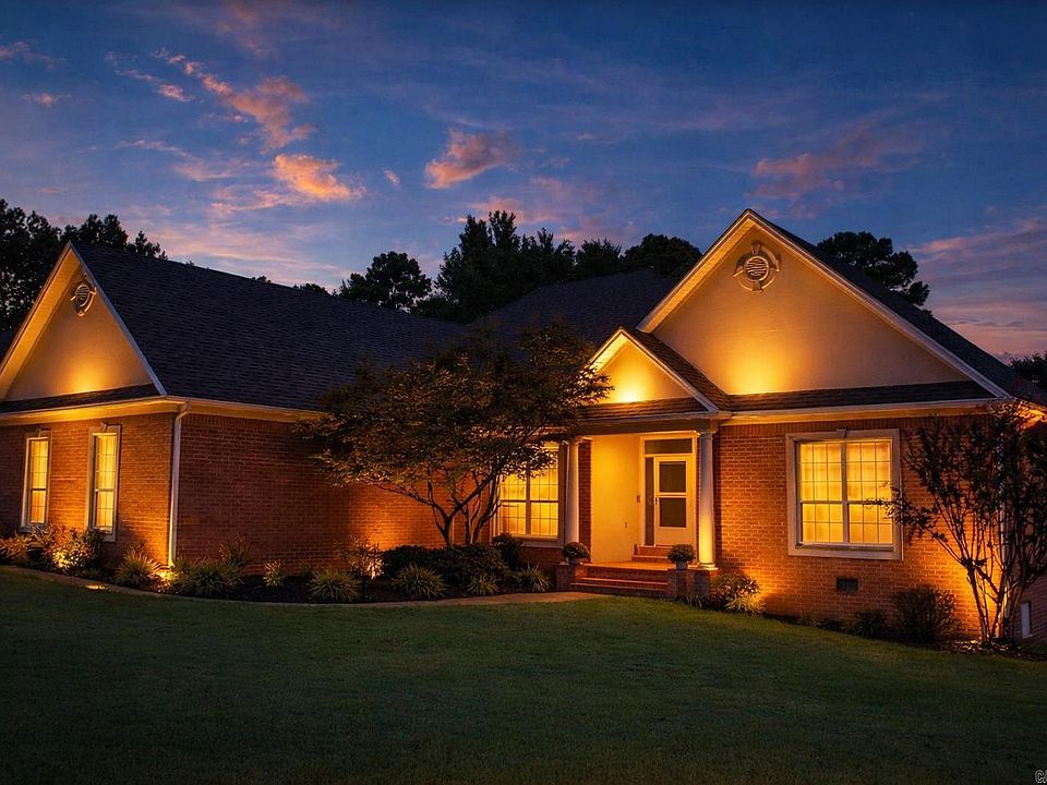 1st image of 706 Pin Oak Dr