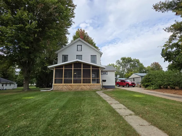 824 E Union St, Manchester, IA 52057