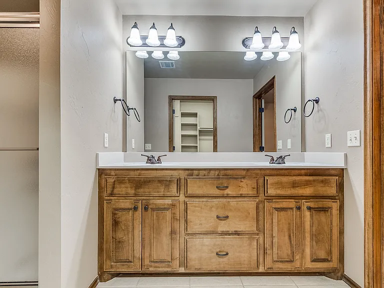 2413 Kyle Robert Ln — Photo 34