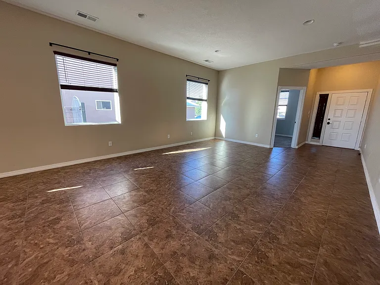 529 Minturn Ct NE — Photo 4