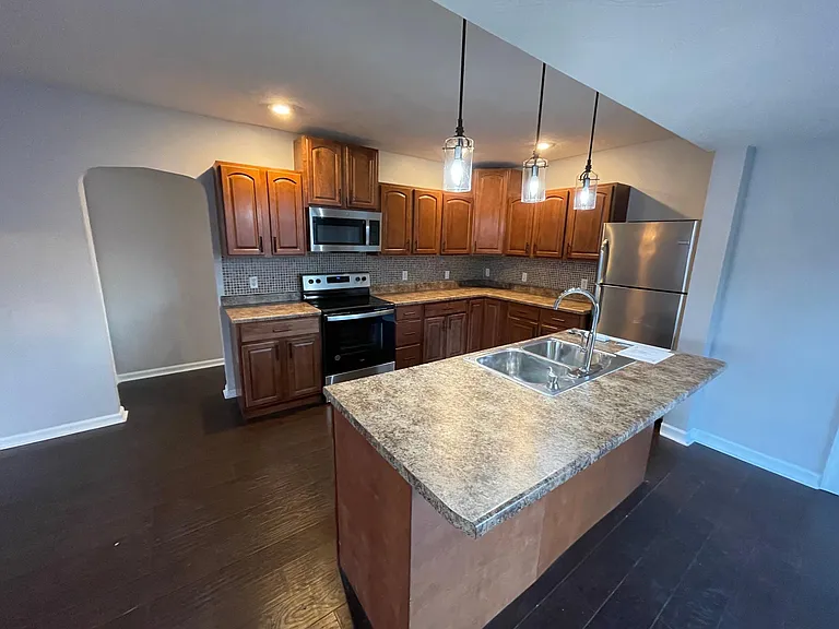 1541 S Kickapoo Ave — Photo 13