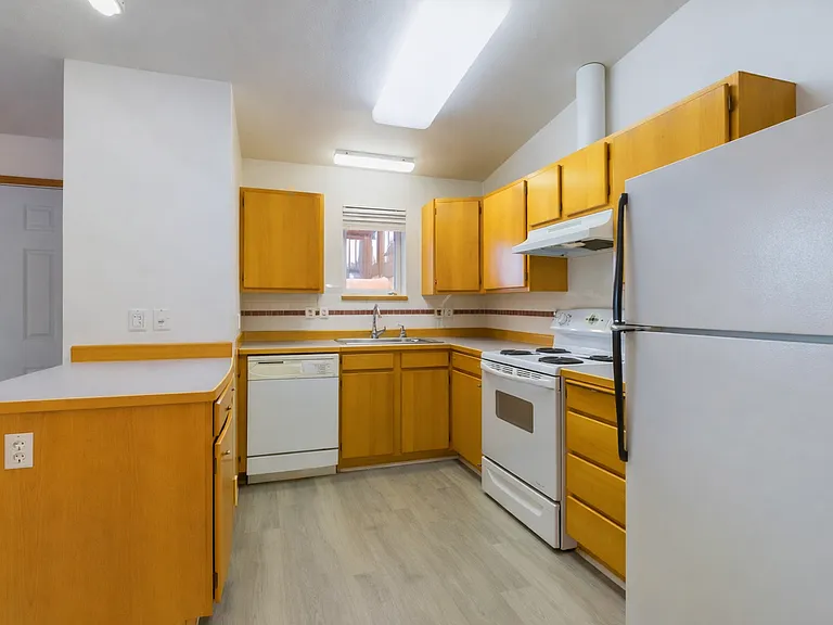 604 2nd St #4 — Photo 3