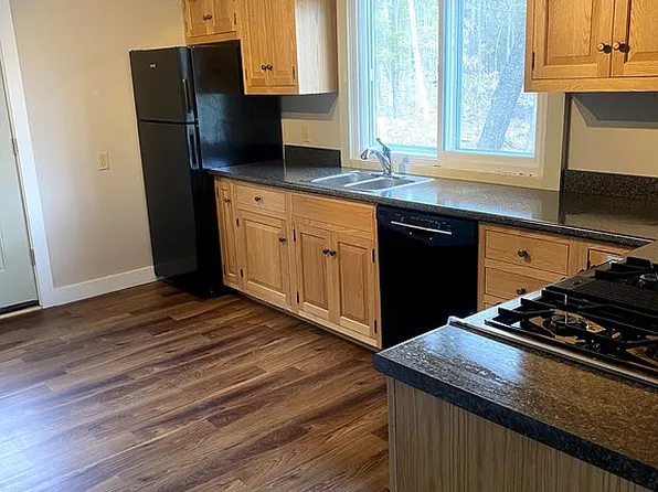 18 Fuller Rd, Enfield, NH 03748