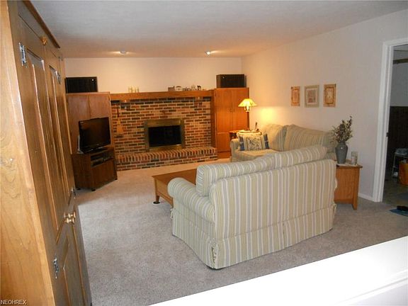 4th image of 24674 Meadow Ln