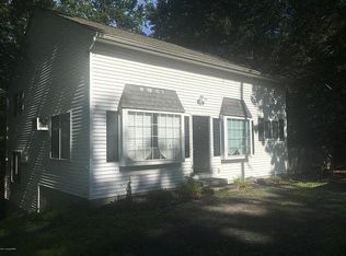 2419 Woodcrest Dr, East Stroudsburg, PA 18302