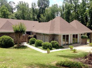 97 Poplar Dr, Hattiesburg, MS 39402