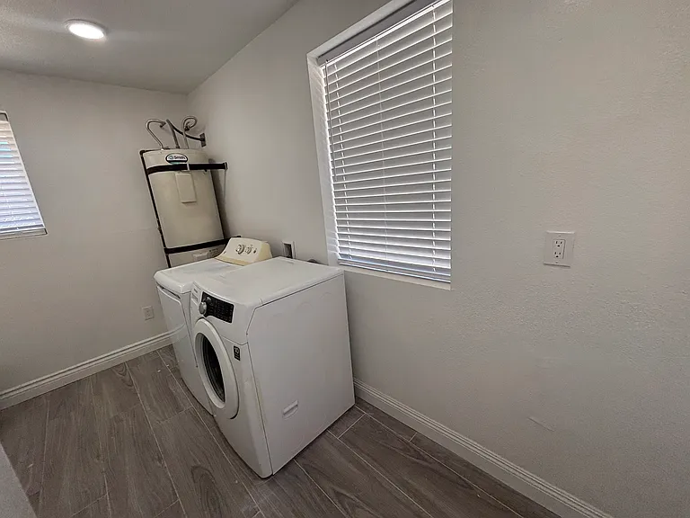 2047 Westwind Rd #1/2 — Photo 22