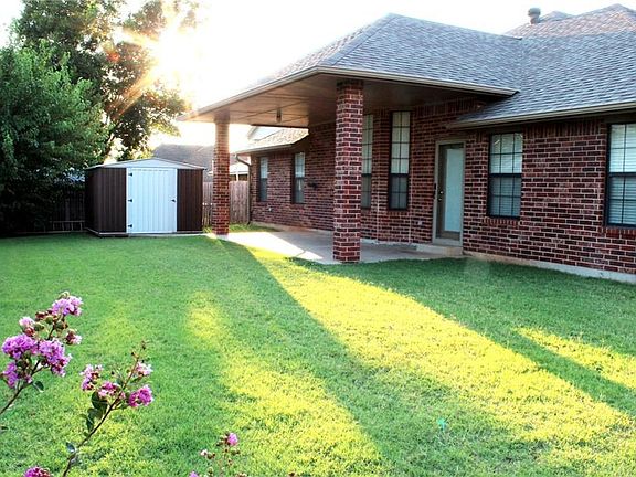 5th image of 232 Oakwood Dr
