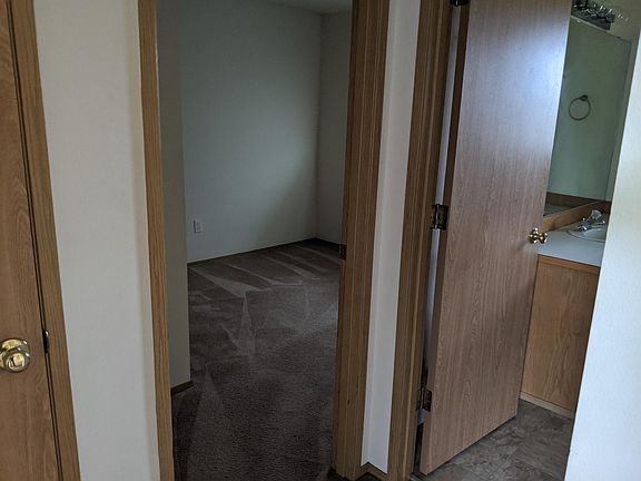3rd image of 15490 Hilding Dr SE #B