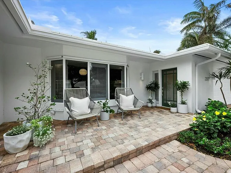 232 Cove Pl — Photo 4
