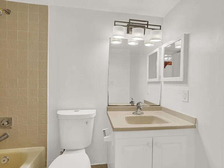 100 Sparrow Dr #13 — Photo 18