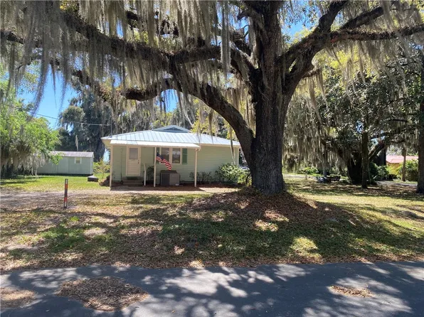 607 4th St W, Darien, GA 31305