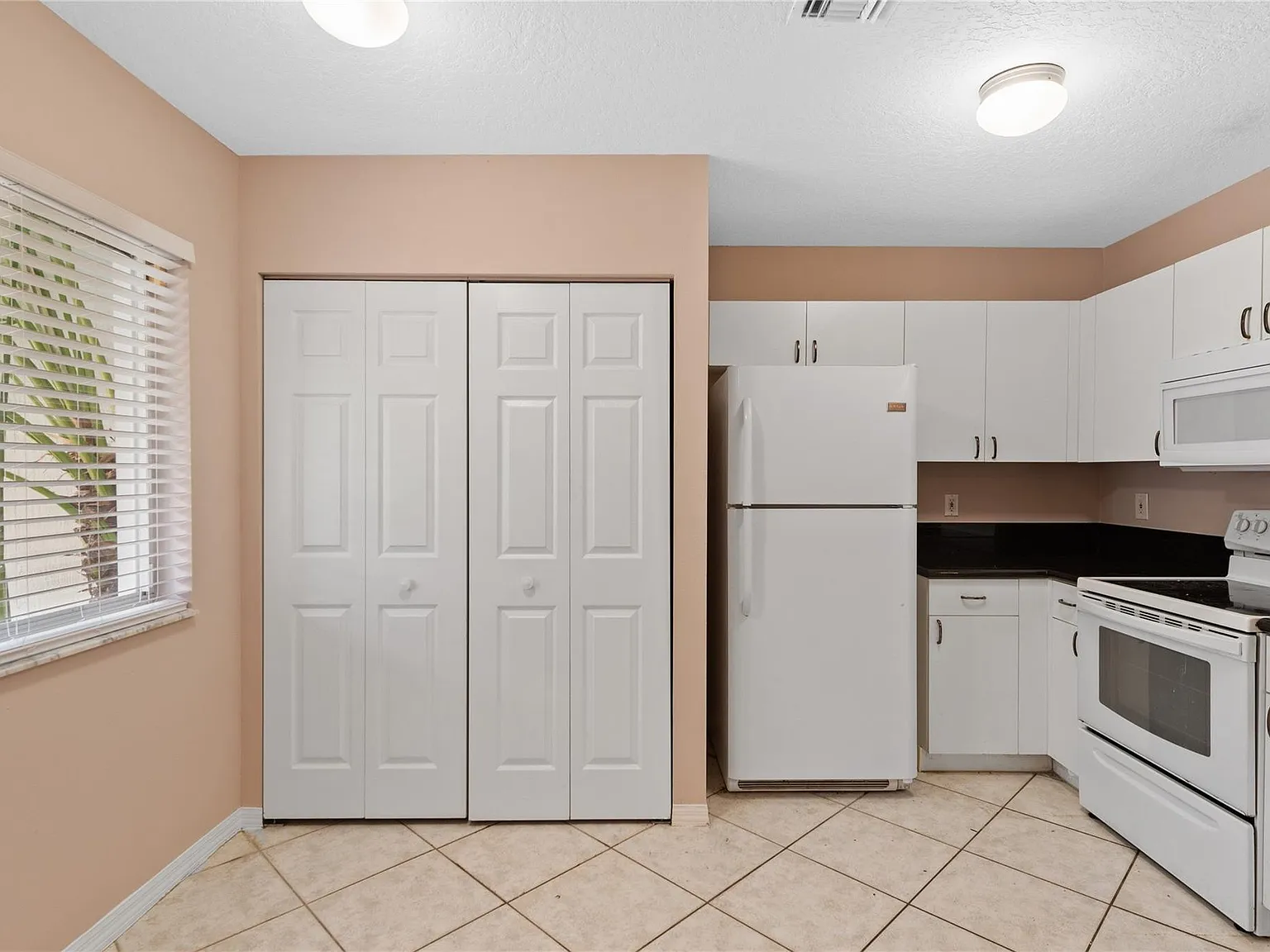 3 bed, 2.5 bath, 1337 sqft, $2,900 — Photo 4