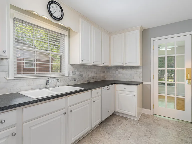 6529 Idlebrook Dr — Photo 19