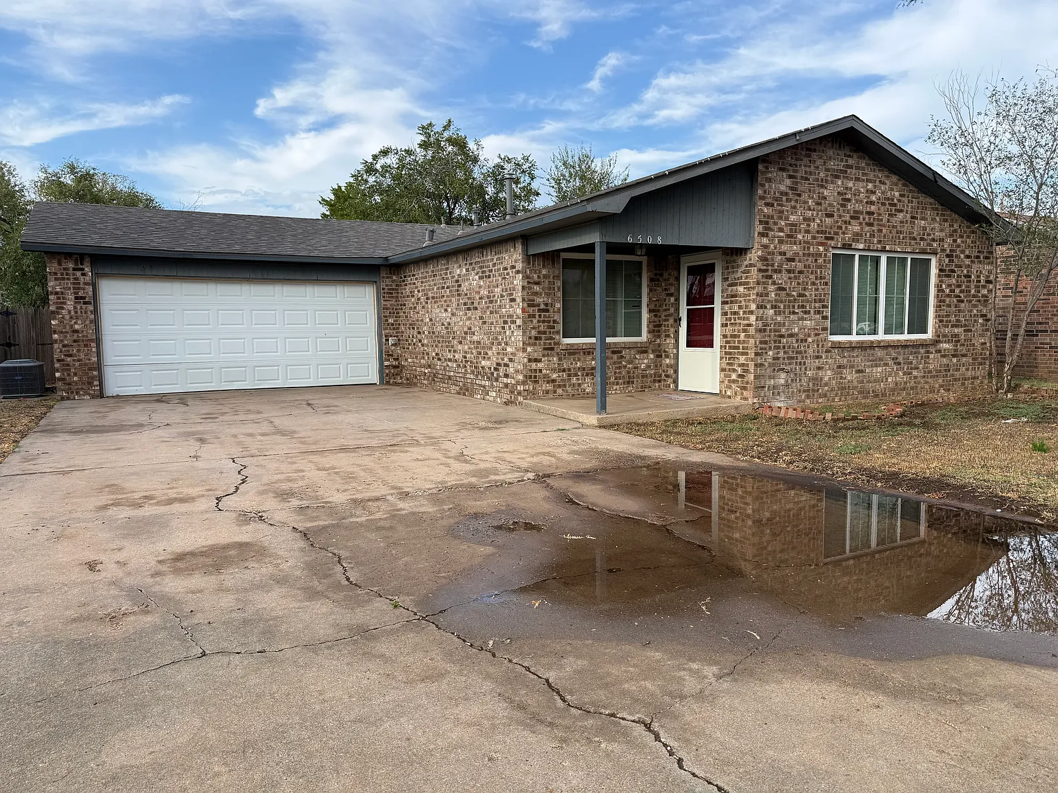 3 bed, 1027 sqft, $1,400 — Photo 1