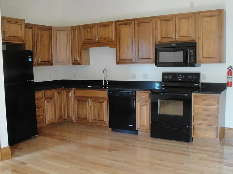 98 E Bremer Ave #203 — Photo 4