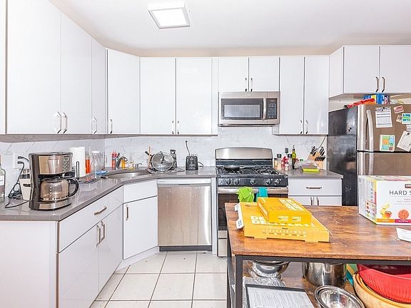 2nd image of 61 Kosciuszko St #3